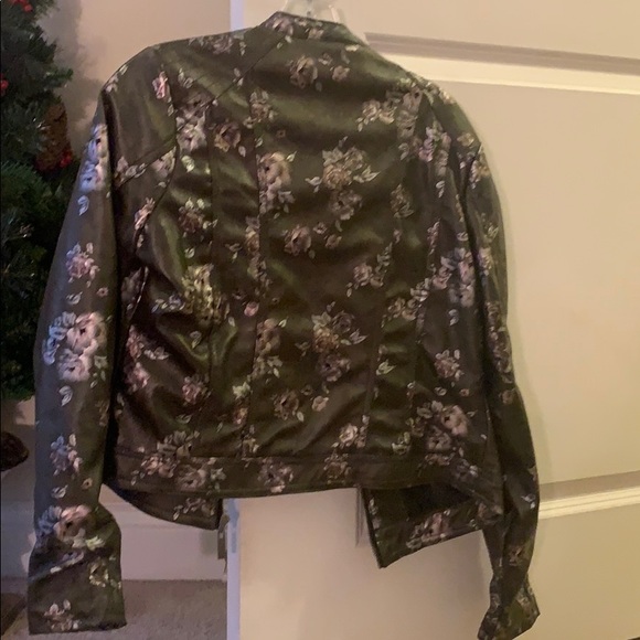 Jacket - Picture 4 of 4